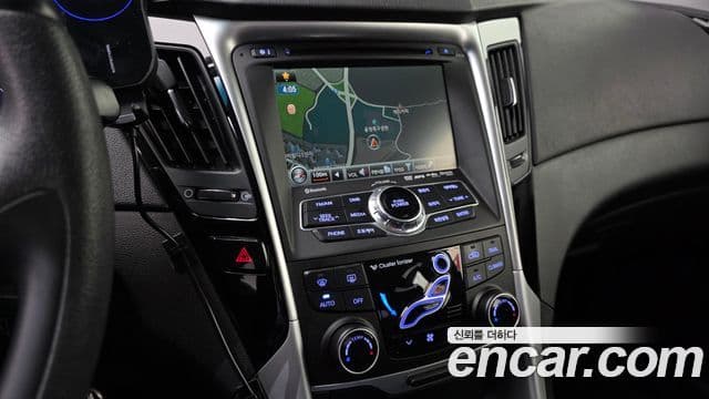 Hyundai YF Sonata чёрный, 2011 13