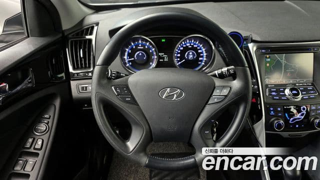 Hyundai YF Sonata чёрный, 2011 16