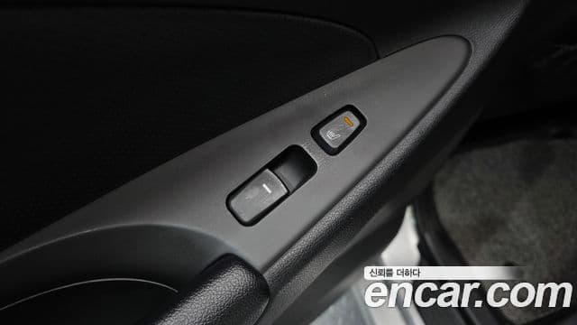 Hyundai YF Sonata чёрный, 2011 18