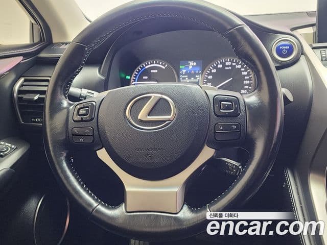 Lexus NX300h Supreme, 2017 все фото