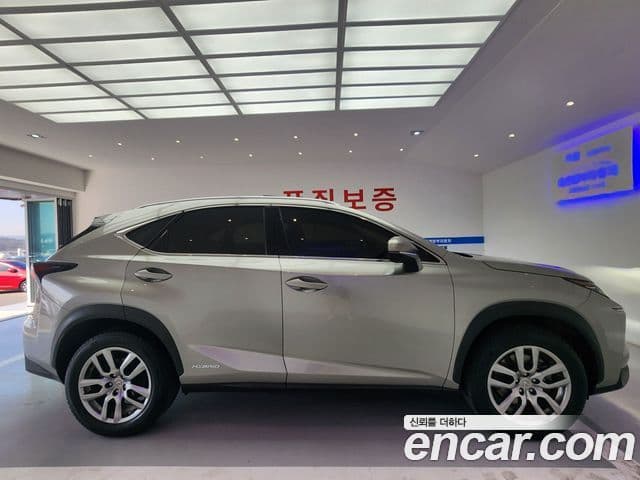 Lexus NX300h Supreme, 2017 11