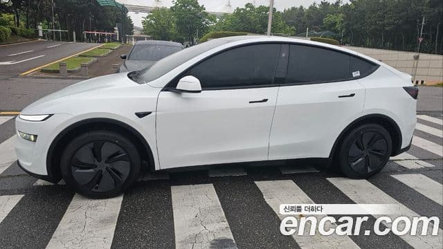 Tesla модель Y Premium RWD, 2025 1