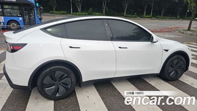 Tesla модель Y Premium RWD, 2025 4