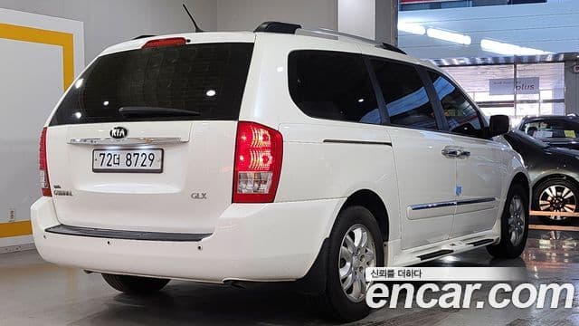 Kia Carnival R Premium, 2012 4