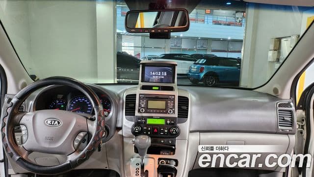 Kia Carnival R Premium, 2012 7