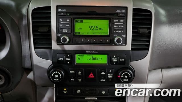 Kia Carnival R Premium, 2012 11