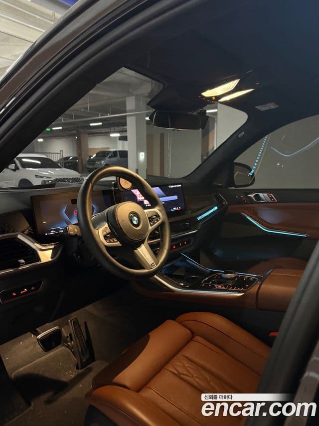 BMW X7 (G07) xDrive 40d M Sport 6인승, 2025 10
