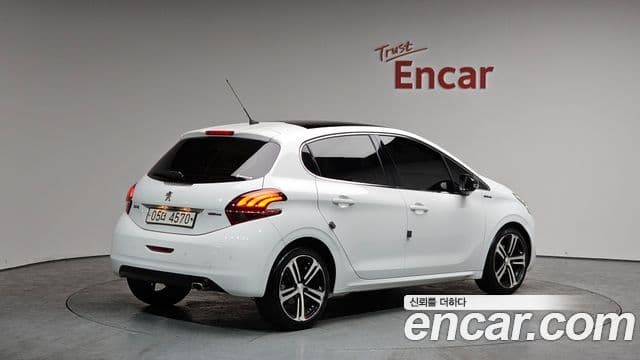 Peugeot 208 1.6 BlueHDi GT Line 5도어, 2018 2