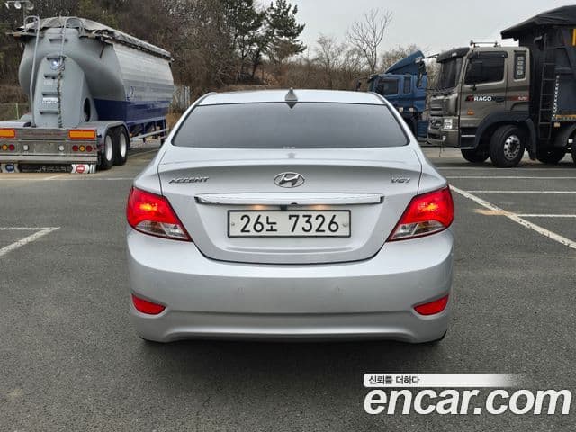 Hyundai Accent(новый кузов / новое поколение) Modern, 2015 4