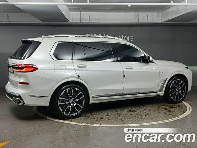 BMW X7 (G07) xDrive 40i M Sport 6인승, 2025 4