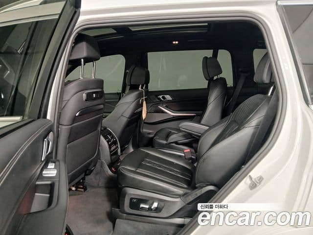 BMW X7 (G07) xDrive 40i M Sport 6인승, 2025 7
