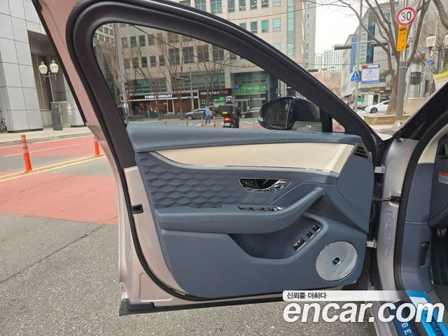 Bentley Flying Spur 4세대 4.0 Mulliner, 2026 6