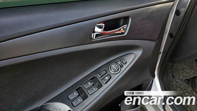 Hyundai YF Sonata LPI top, 2010 17