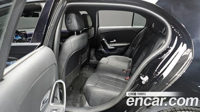 Mercedes-Benz A-класс W177 A220 хэтчбек, 2025 11