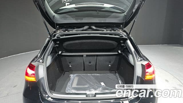 Mercedes-Benz A-класс W177 A220 хэтчбек, 2025 20