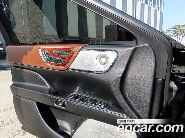 Lincoln Continental 10세대 3.0 Presidential AWD, 2017 11