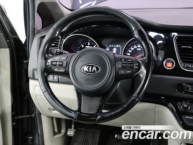 Kia All New Carnival Prestige, 2015 15