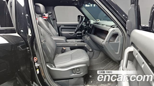 Land Rover Defender (L663) 110 D300 X-Dynamic HSE, 2025 11