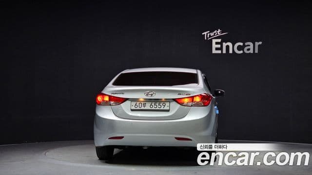 Hyundai Avante MD M16 GDI Deluxe, 2011 4