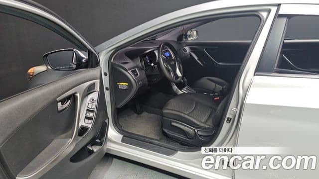 Hyundai Avante MD M16 GDI Deluxe, 2011 10