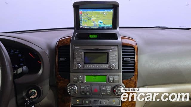 Kia Carnival R Premium, 2014 15