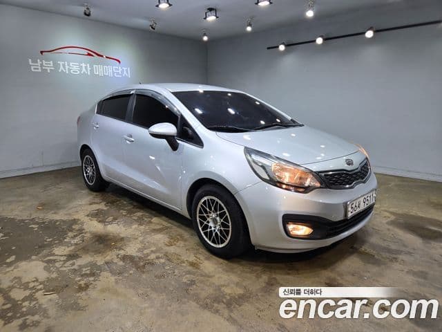 Kia All New Pride Deluxe, 2012 3