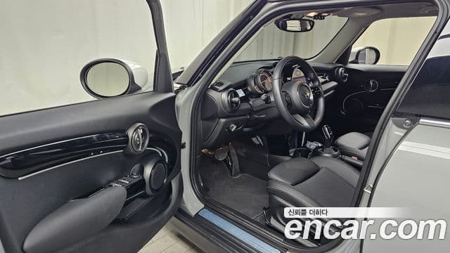 Mini Cooper 3세대, 2023 10