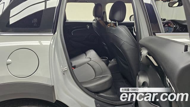 Mini Cooper 3세대, 2023 12