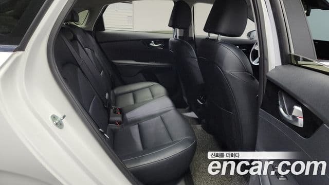 Kia The / новый New K3 2세대 Signature, 2022 11