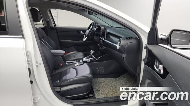 Kia The / новый New K3 2세대 Signature, 2022 13