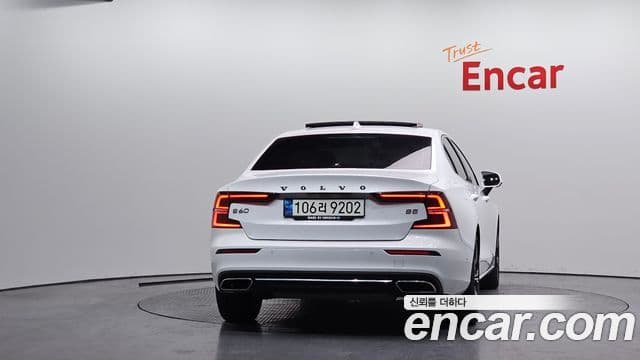 Volvo S60 3세대 B5 Inscription, 2022 4