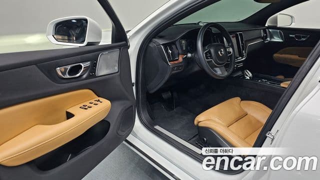 Volvo S60 3세대 B5 Inscription, 2022 11