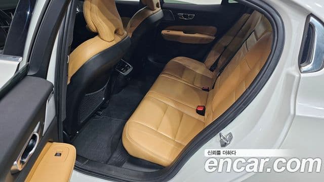 Volvo S60 3세대 B5 Inscription, 2022 13