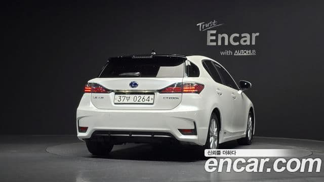 Lexus CT200h ZWA10, 2016 4