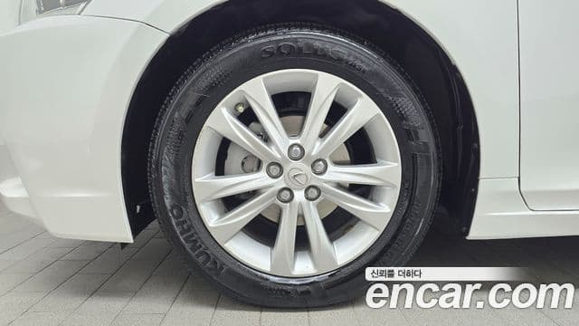 Lexus CT200h ZWA10, 2016 все фото