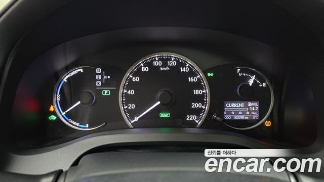 Lexus CT200h ZWA10, 2016 8