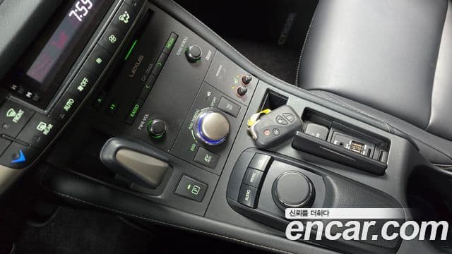 Lexus CT200h ZWA10, 2016 9