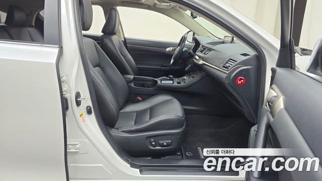 Lexus CT200h ZWA10, 2016 11