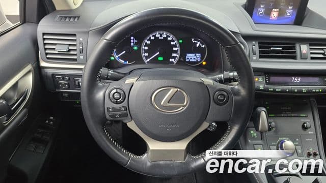 Lexus CT200h ZWA10, 2016 13