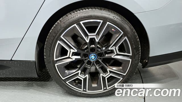 BMW 5시리즈 (G60) 530e M Sport, 2025 все фото