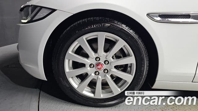 Jaguar XE Prestige, 2018 все фото