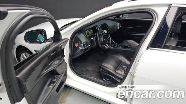 Jaguar XE Prestige, 2018 10