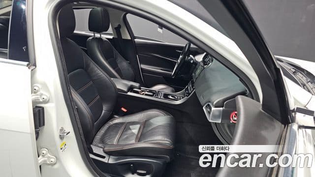 Jaguar XE Prestige, 2018 11