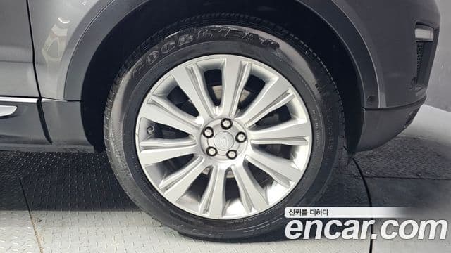 Land Rover Range Rover Evoque 2.0 TD4 HSE, 2018 все фото