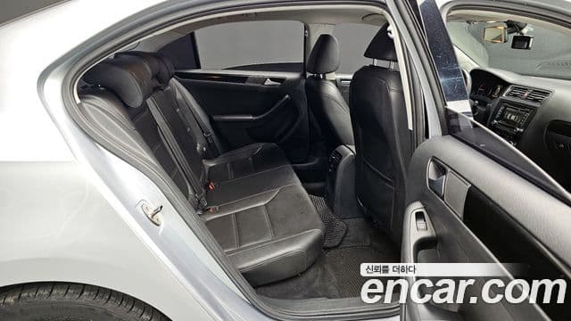 Volkswagen New Jetta 6세대, 2013 12