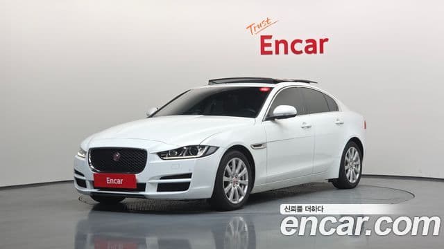 Jaguar XE Prestige, 2017 1
