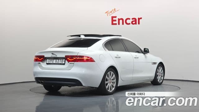 Jaguar XE Prestige, 2017 2