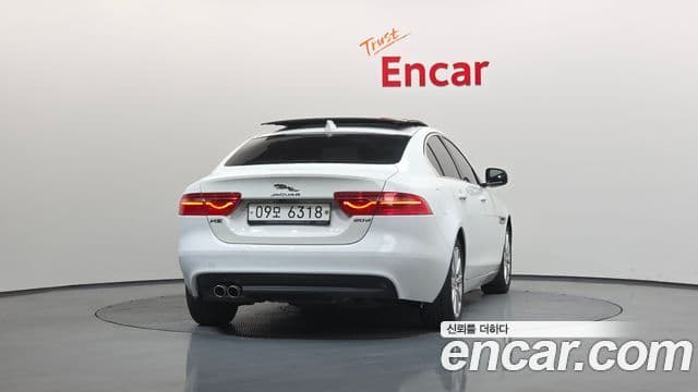 Jaguar XE Prestige, 2017 4