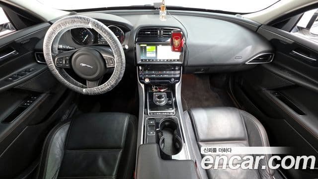 Jaguar XE Prestige, 2017 7