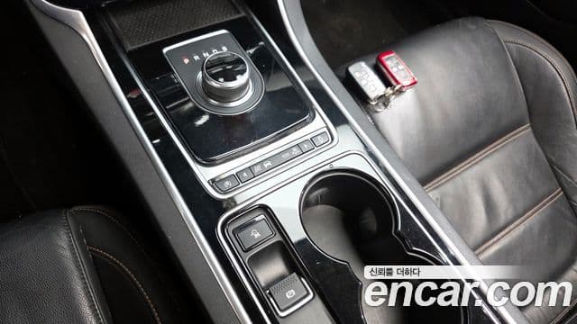 Jaguar XE Prestige, 2017 9